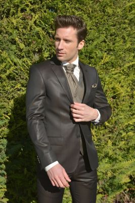 Costume de mariage Karl Lagerfeld chocolat cérémonie